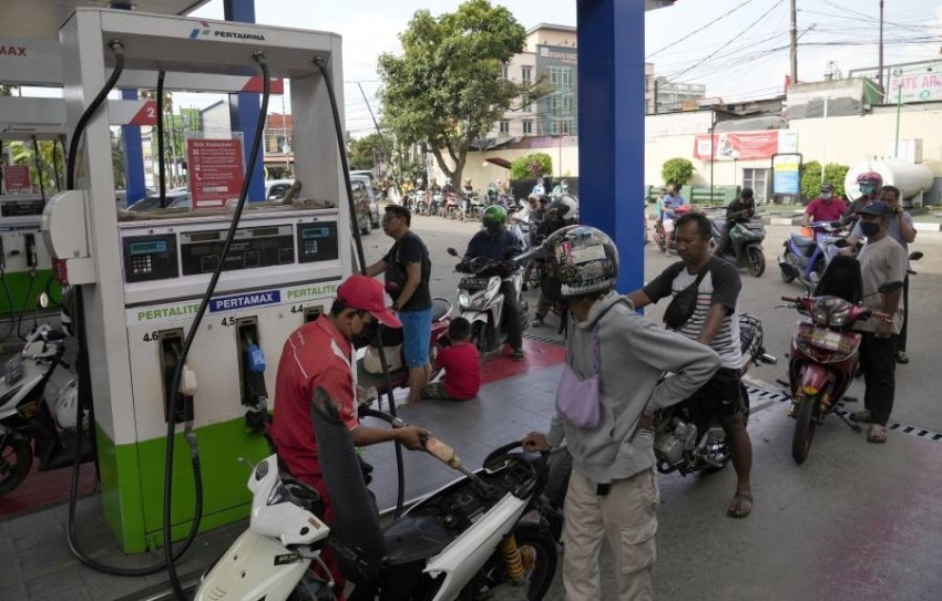 إندونيسيا ترفع أسعار الوقود لكبح جماح الدعم الآخذ فى التضخم