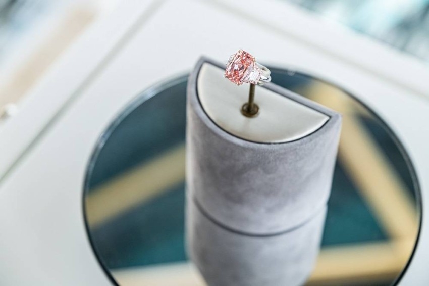 دبي تستضيف عرضاً لمشاهدة واحدة من أنقى أحجار الماس الوردي عالمياً