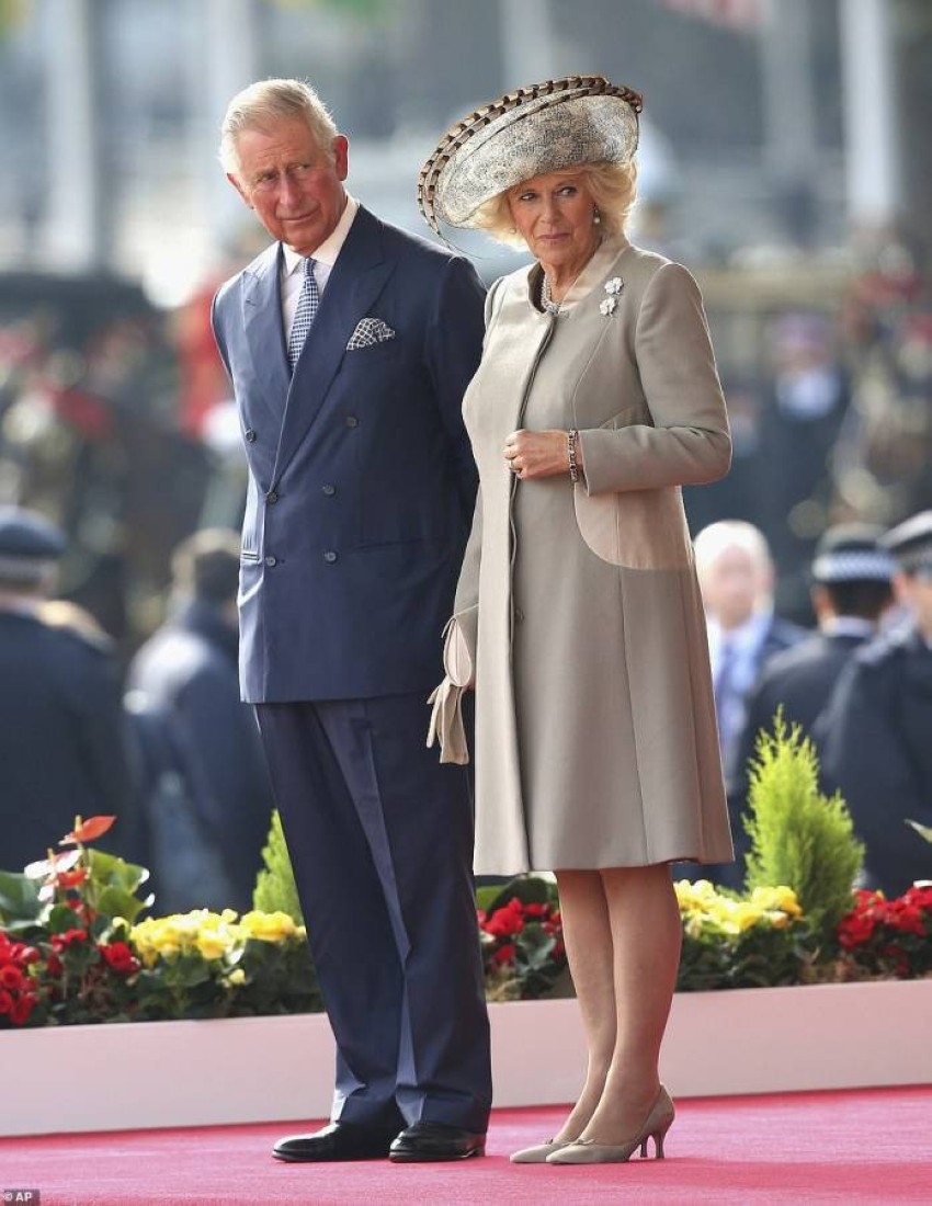كم عدد الماسات التي تزين تاج ملكة بريطانيا المستقبلية كاميلا؟
