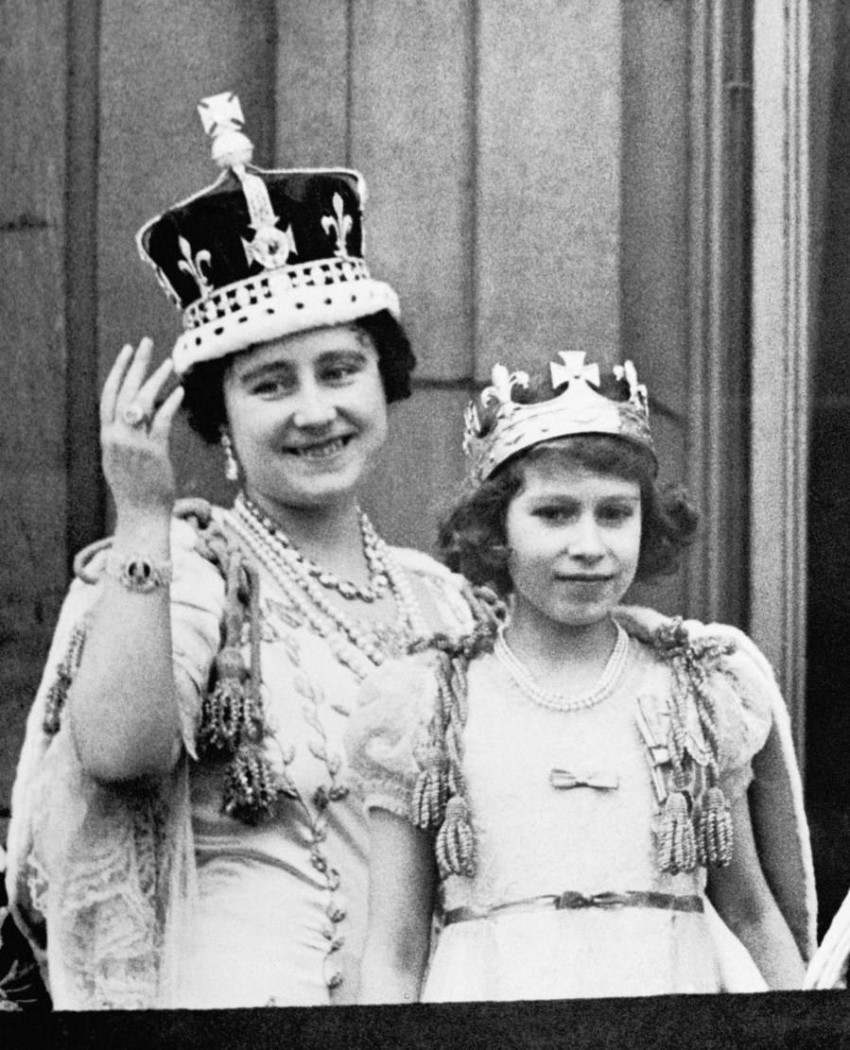 كم عدد الماسات التي تزين تاج ملكة بريطانيا المستقبلية كاميلا؟