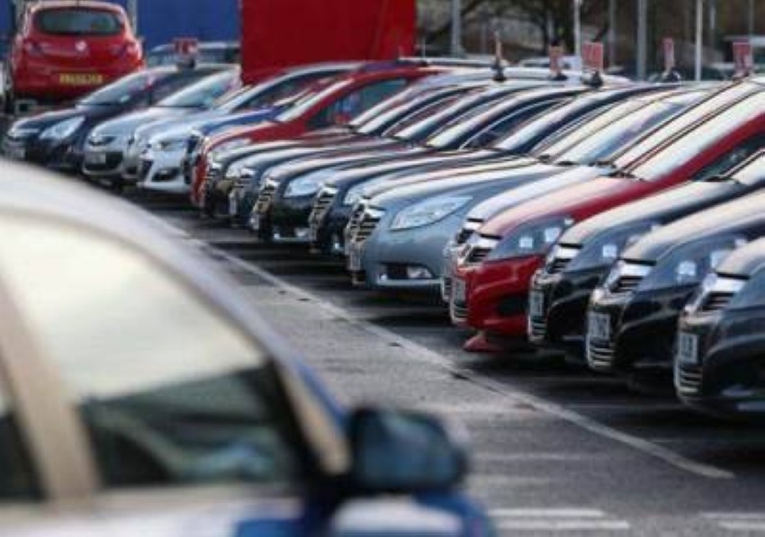 انخفاض مبيعات السيارات في باكستان لأدنى مستوى منذ عامين