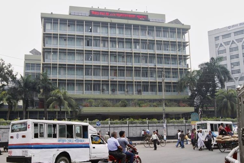 بنغلاديش تخفف الضغط عن العملة المحلية بالسماح للبنوك بتسوية المعاملات باليوان