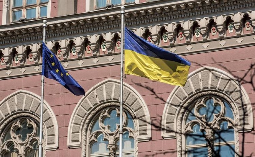البنك المركزي الأوكراني يدرس بيع ما لديه من سندات حكومية