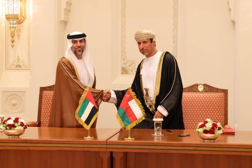 الإمارات وسلطنة عمان توقّعان عدداً من مذكرات التعاون المشترك