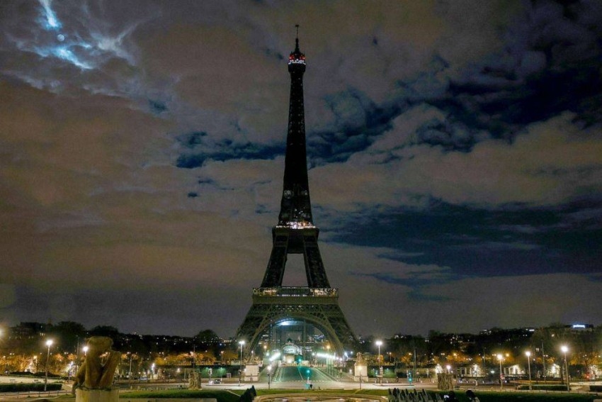 أزمة الطاقة ترغم المعالم السياحية في باريس على خفض الأضواء