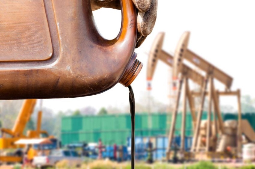النفط يتراجع 2% وسط مخاوف الركود وزيادة إصابات كورونا بالصين