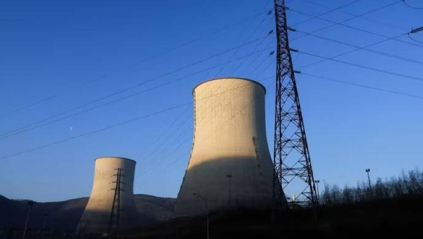 شولتس يتوقع صدور قرار سريع بشأن استمرار استخدام الطاقة النووية