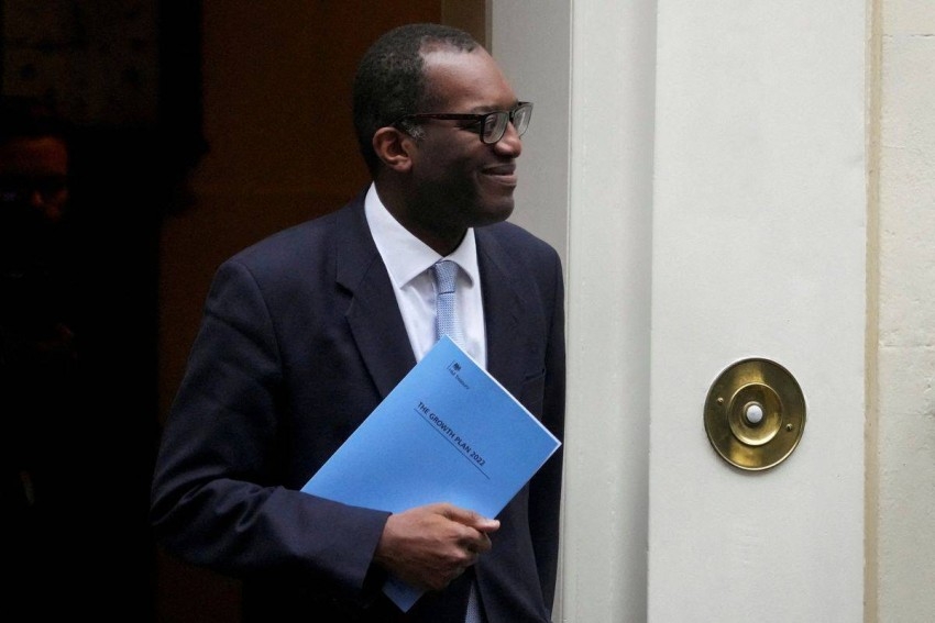 وزير الخزانة البريطاني يعود مسرعاً إلى لندن وسط أزمة اقتصادية