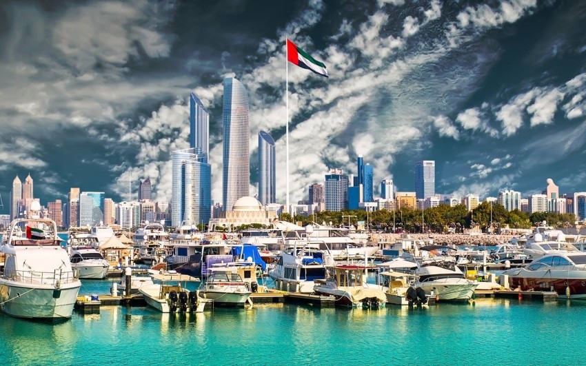 الإمارات تؤكد ضرورة توحيد الجهود لإزالة الكربون من عمليات الشحن