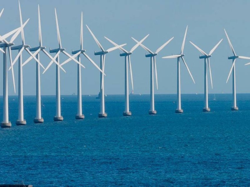 «مبادلة» الإماراتية تستثمر في أكبر شركة خاصة لتطوير طاقة الرياح البحرية في العالم