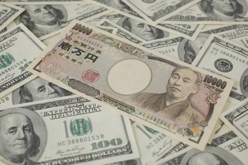 استمرار تراجع الين أمام الدولار رغم تحذيرات التدخل الياباني لدعم العملة المحلية