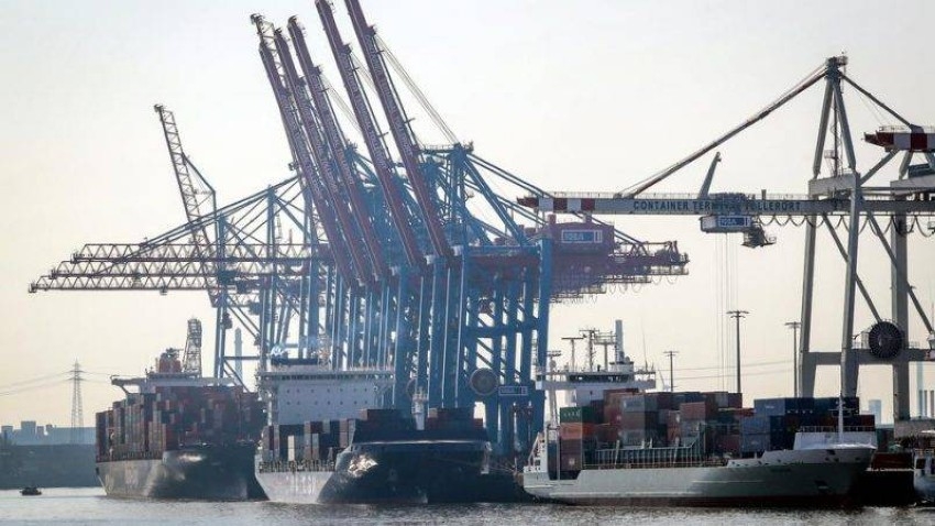 الصين تطالب ألمانيا بالوضوح بشأن خطط استحواذ على محطة حاويات في ميناء هامبورج