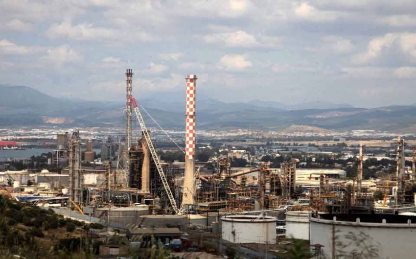 بعد ارتفاع أسعاره.. الصناعة باليونان تبتعد عن الغاز وتعود للوقود الأحفوري