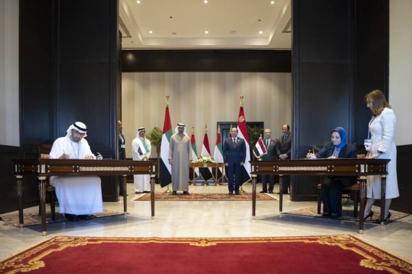 الرئيس الإماراتي والرئيس المصري يشهدان توقيع اتفاقية لإنشاء أحد أكبر مشاريع طاقة الرياح في مصر