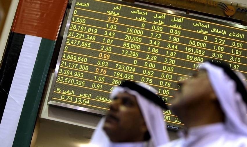 الأسهم الإماراتية تتراجع ببداية التداول مع تذبذب أسعار النفط العالمية