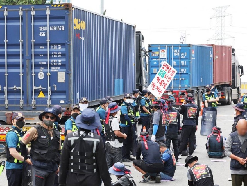 كوريا الجنوبية: إضراب سائقي الشاحنات أدى إلى تعطل شحنات بقيمة 1.2 مليار دولار