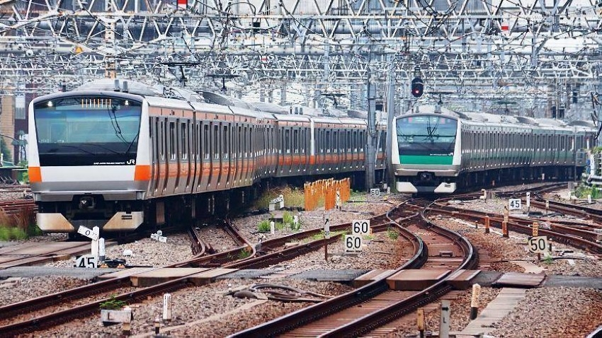 «السكك الحديدية المركزية» اليابانية توقف بعض القطارات السريعة بسبب انقطاع الكهرباء