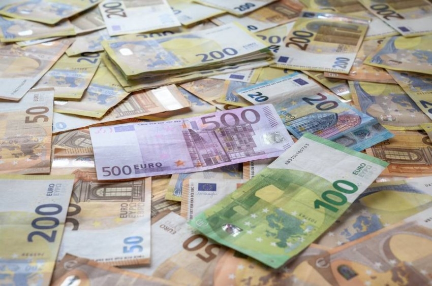 سعر اليورو مقابل الريال السعودي والدرهم الإماراتي اليوم الاثنين 9 يناير 2023