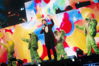 歌迷视觉听觉双重享受!黎明首场巡演“听出耳油”