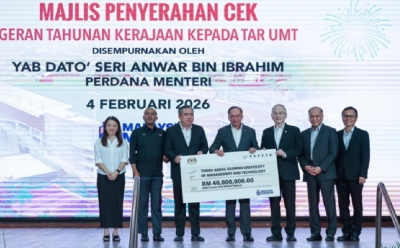 安华移交4000万予拉曼理工大学 宣布教育机构与基金会免税10年