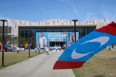 安华:爱抱怨不做事在公正党无立足之地