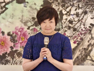 Akie Abe holds a news conference in Taipei on Monday.