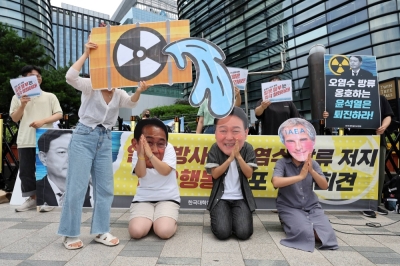 Demonstrators protest against Japan's plan to discharge treated radioactive water from the damaged Fukushima No. 1 nuclear plant into the ocean, in Seoul on July 7.  