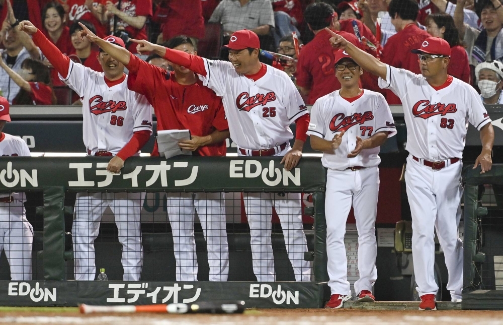 Carp manager Takahiro Arai (center) has the team pointed in the right direction in his first season in the dugout.