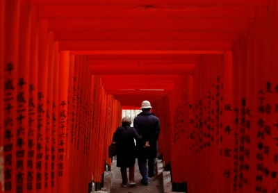 An elderly couple at a shrine in Tokyo in 2020