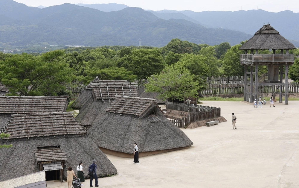 In total, the Yoshinogari Historical Park holds 98 buildings, including dwellings, storehouses and watchtowers.