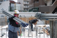 A total of 909 construction workers suffered from heatstroke between 2018 and 2022, with 51 of them dying. The figures were higher than for any other industry, according to the health ministry. | Louise Claire WAGNER
