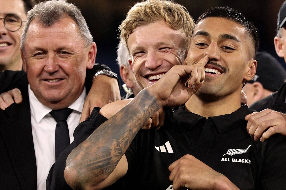 New Zealand head coach Ian Foster (left) celebrates with Damian McKenzie (center) and Rieko Ioane after clinching the Rugby Championship with a win over Australia in Melbourne on Saturday.