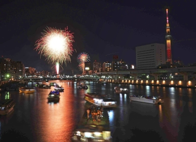 The Sumida River Fireworks Festival returned on Saturday for the first time in four years.