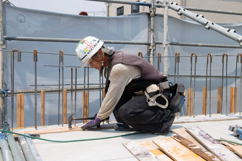 In the construction industry, an aging workforce may be partly to blame for the high number of people who suffer from heatstrokes at work.