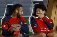 Neither Neymar (left) nor summer signing Lee Kang-in appeared for Paris Saint-Germain in the team's friendly against Inter at Tokyo's National Stadium on Tuesday. | Reuters