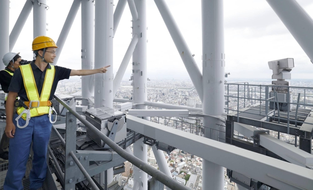 A camera set on the Skytree in Tokyo's Sumida Ward, at a point 260 meters above the ground, from which images can be sent in real time in the event of a fire or a water disaster