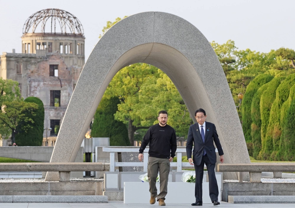 Prime Minister Fumio Kishida and Ukrainian President Volodymyr Zelenskyy at the Hiroshima Peace Memorial Park in May.