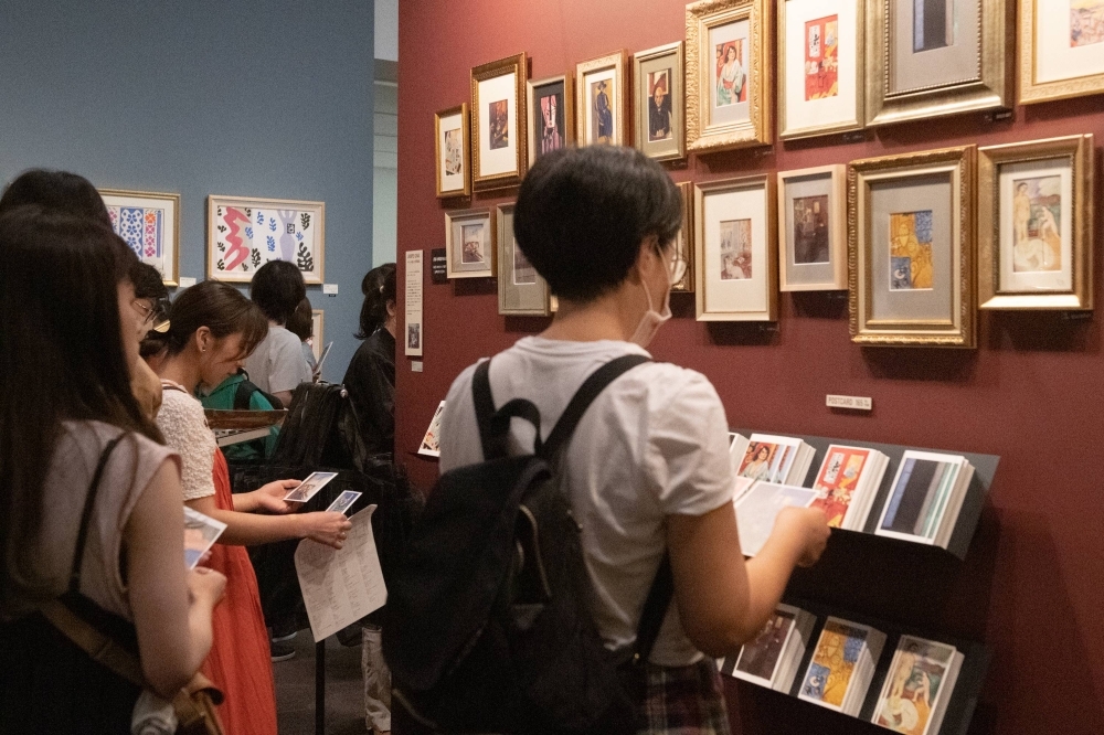 Visitors to the "Henri Matisse: The Path to Color" exhibition at Tokyo Metropolitan Art Museum face tough decisions in the gift shop.