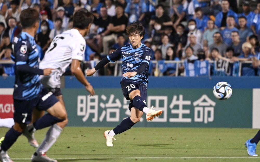 Yokohama FC midfielder Shion Inoue scores against Kobe during their match in Yokohama on Sunday.