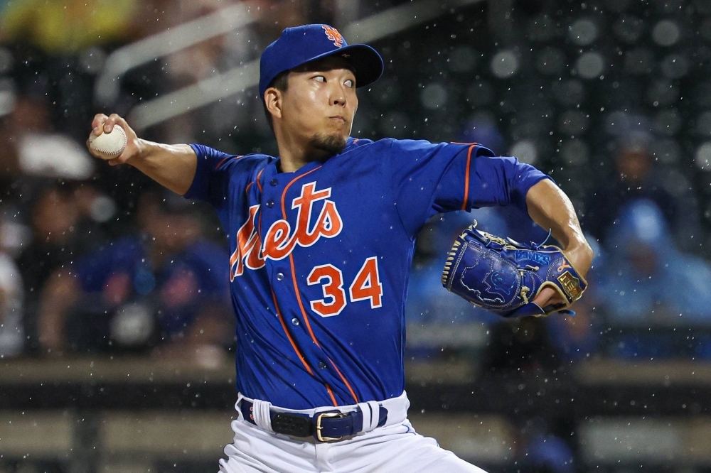 Mets starter Kodai Senga pitches against the Cubs in New York on Monday.