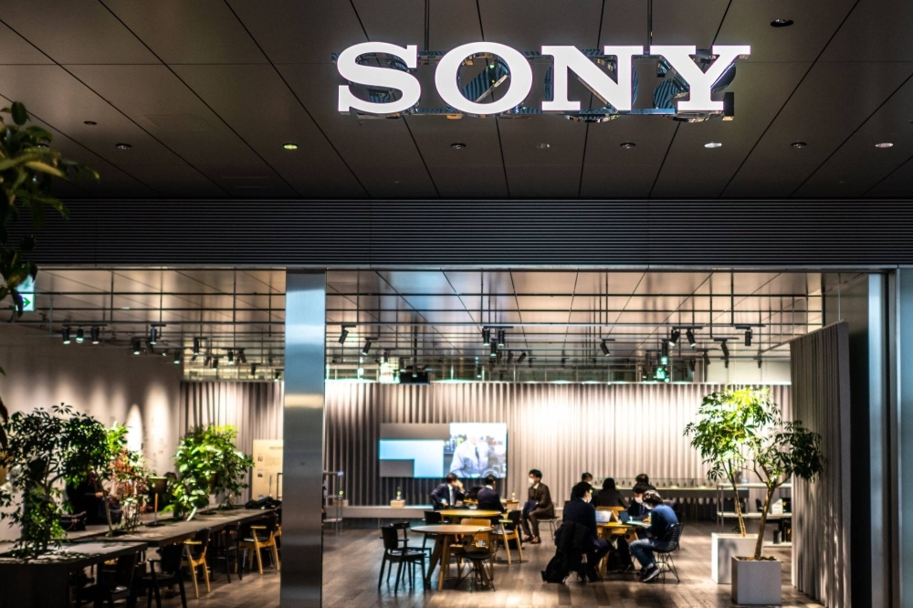 Sony, a key supplier of image sensors to Apple and other device-makers, has said it doesn’t expect demand in the mobile phone market to bounce back until next year at the earliest.