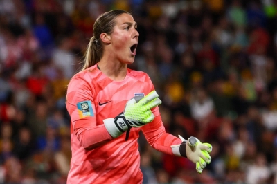 England goalkeeper Mary Earp has criticized team outfitter Nike over failing to produce replicas of her uniform for sale.