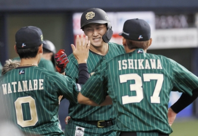 Kotaro Kurebayashi (center) celebrates his third-inning solo home run against the Fighters in Osaka on Saturday.