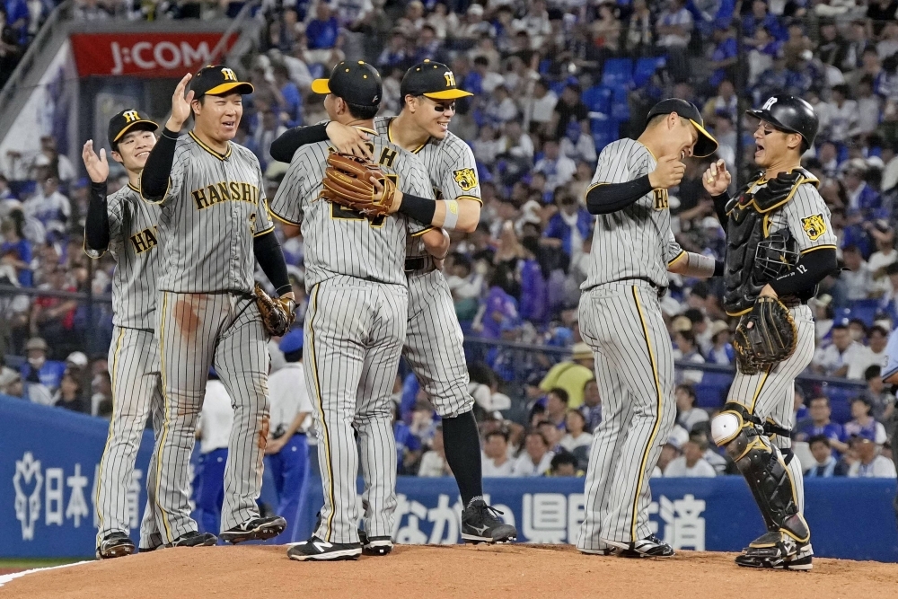 Hanshin has a seven-game lead in the CL pennant race. 
