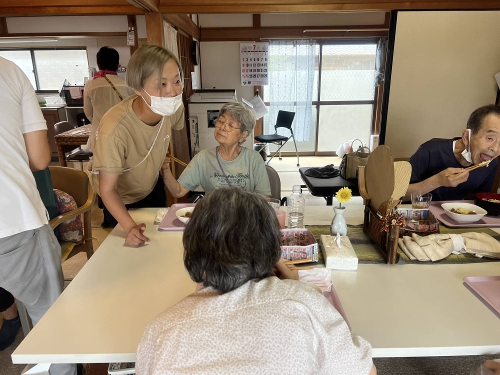 Shinobu Yamanaka, a mom of three sons and director of a day care facility in Konan, Kochi Prefecture, serves up to eight "members" six days a week.