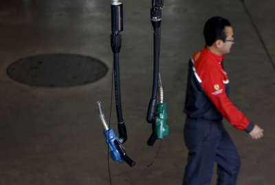 Gasoline prices are projected to continue rising through next week on the ramping down of subsidies and a weak yen.