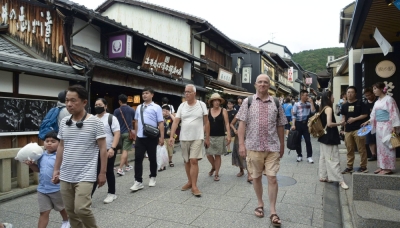 Foreign visitors in Kyoto. Local governments are rushing to use big data on spending by foreign visitors to analyze trends.