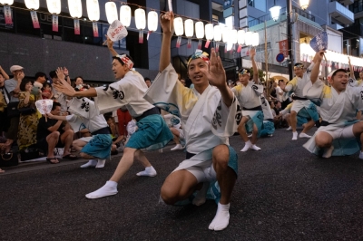 Koenji-based dance troupe Tengu-ren performs at an Awa odori event in Tokyo's Kagurazaka neighborhood a month before the Koenji Awa Odori. 