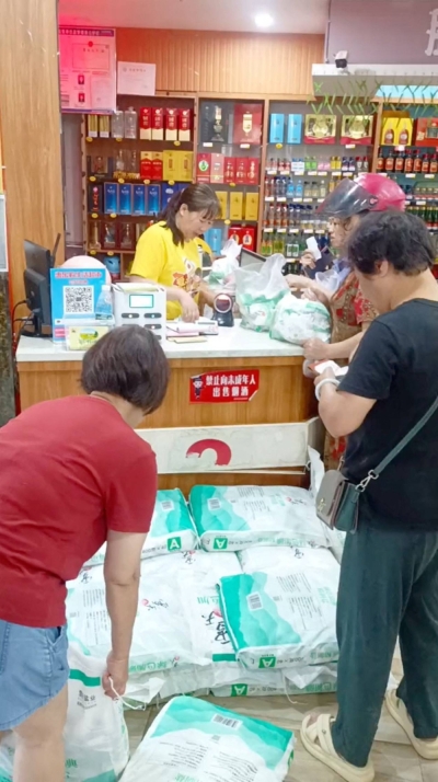 People buy salt in Daoxian, China, in this screenshot obtained from a social media video released on Friday. 