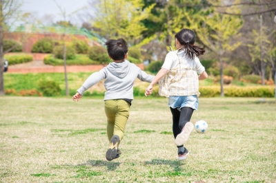 The trend of people getting married later could be causing a vicious cycle of fewer children begetting fewer children, says Takuya Hoshino, senior economist at Dai-ichi Life Research Institute.